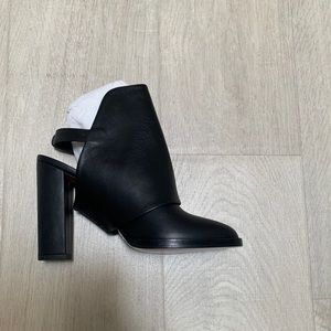Vince “Jody” black mule bootie